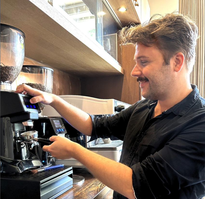 Benieuwd wat Jan-Kees zo leuk vindt aan zijn werk?              Bekijk dan de volledige post op Linkedin. 